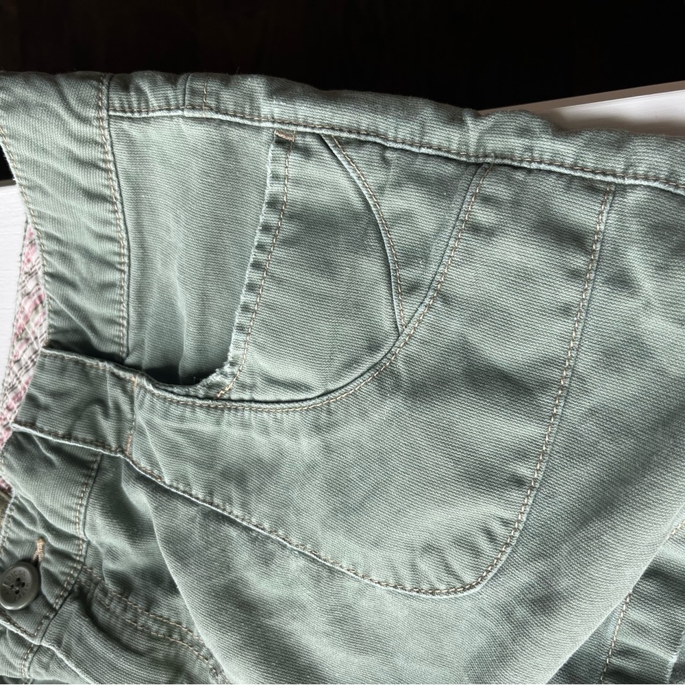 American Eagle Outfitters Green Cargo Shorts Casual Style - Picture 3 of 9